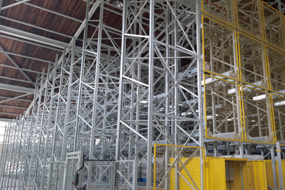 Automated Storage and Retrieval System with four way shuttles
